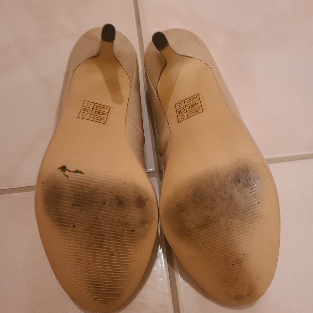 Nude Pumps / Heels - Picture 4 of 11